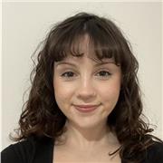 Profesora con bachillerato artístico y actualmente cursando ilustración, ubicada en Barcelona.